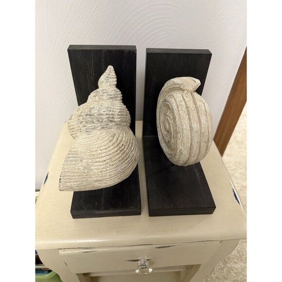 Seashell Bookends Coastal Resin & Wood Solid Black & Cream VTG Distressed - Picture 2 of 7